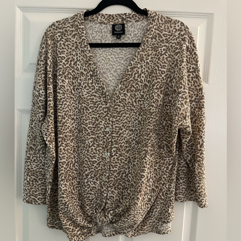 Bobeau Three Quarter Sleeve Leopard Shirt